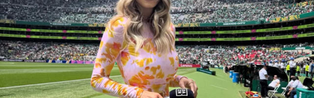Seks bomba! Dileta mesec dana posle porođaja pokazala brutalnu liniju, ceo stadion gledao samo u nju (FOTO)