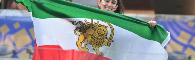 Protesti i tenzije na Mundijalu! FIFA zabranila Irancima zastavu, ovo je objašnjenje /FOTO/