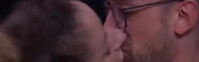 SURPRISE IN THE MIDDLE OF THE COURT! The Serbian selector KISSED a volleyball player, the REAL TRUTH revealed! (VIDEO)