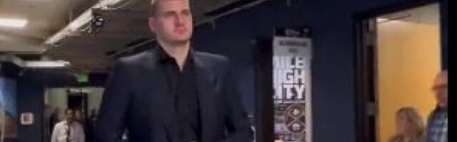 ŠAMPIONSKI STAJLING! Jokić oduševio odevnom kombinacijom (VIDEO)