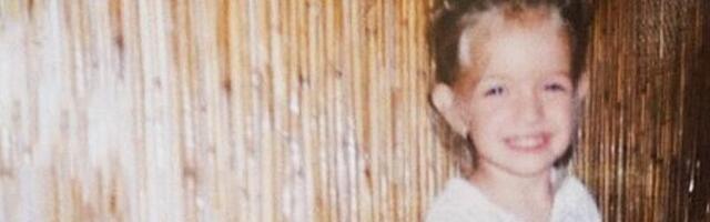 Nikada ne biste pogodili ko je devojčica sa fotke! Danas je jedna od najatraktivnijih pevačica (FOTO)