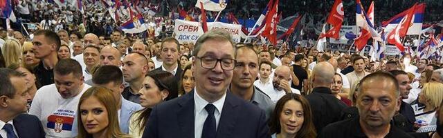 Malo mu je samo knjiga - Vučić hoće da piše udžbenik