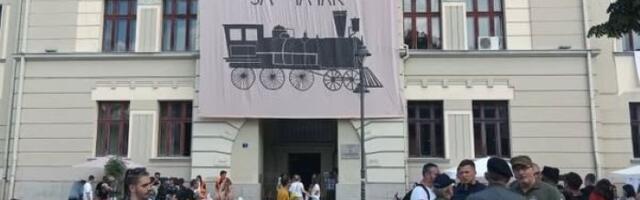 Studentima nije dozvoljeno korišćenje struje na Gradskom trgu, naručili agregat