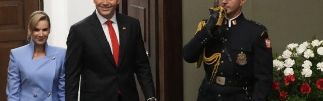 TRAMPOV ČOVEK, SPREMAN ZA RAT SA PREMIJEROM: Karol Navrocki položio zakletvu, Poljska ima NOVOG PREDSEDNIKA