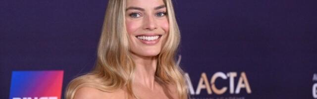 Boja kose koju će svi nositi u 2026: Skida godine sa lica, a lako se održava (VIDEO)