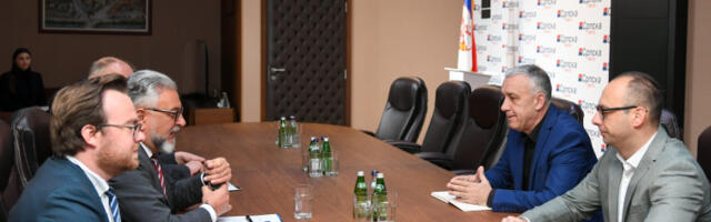 Елек и Симић на састанку са шефом Еулекса о положају Срба на КиМ