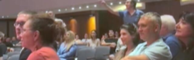 Od muke čitaju Informer! Blokaderi u Štutgartu priznali: Mi smo svi lažna elita! (VIDEO)