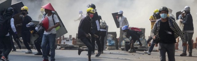 HAOS U MJANMARU: Vojska ukinula internet i privodi novinare!