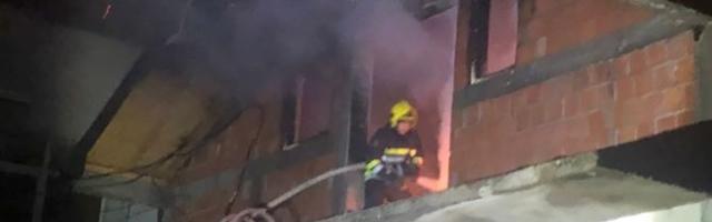 Još jedna vatrena stihija u Novom Pazaru: Zapalila se porodična kuća, ukućani hospitalizovani