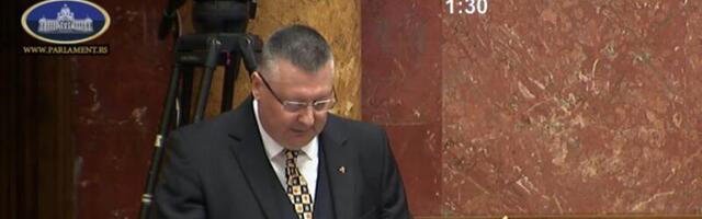 ČIM NIJE DOBIO DA UPRAVLjA JEDNIM JAVNIM PREDUZEĆEM, PRETRČAO NA ĐILASOVU STRANU: Sraman nastup Albijanića u Narodnoj Skupštini!