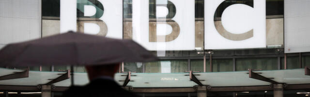 Трамп под­нео ту­жбу за кле­ве­ту про­тив Би-Би-Си­ја, тра­жи де­сет ми­ли­јар­ди до­ла­ра