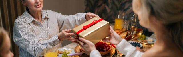 Materice: Ovi stari običaji i danas čuvaju toplinu porodice - deca vezuju majke, ljubav se odvezuje poklonima