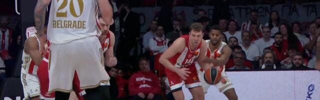 Nesmotren potez Amerikanca, Batler zaradio nesportski faul!