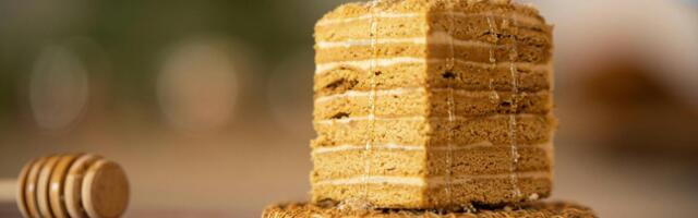 Grčki kolač sa medom: Sočni desert sa orasima i cimetom