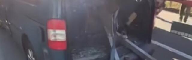 Umalo tragedija kod Ušća: Preticao kolonu sa teretom, pa se zakucao u kamion (VIDEO)