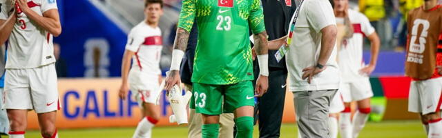 SKANDAL NA MUNDIJALU! IME ZABRANJENE LEGENDE SE POJAVILO NA STADIONU: Izdao Erdogana, proglasili ga teroristom i proterali! Ovo je za Turke bolnije od ispadanja