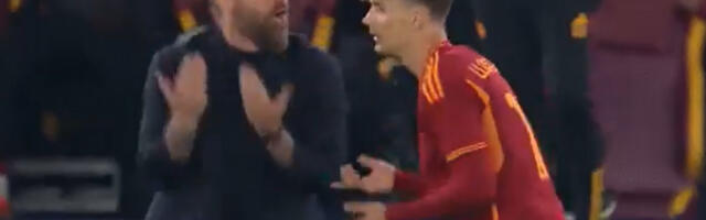 Igrač Rome prišao De Rosiju da pita koliko je ostalo do kraja - bolje da je ćutao /VIDEO/