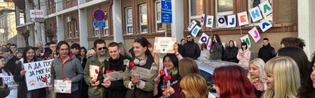 Zbog pritisaka i zbog profesora u „ćacilendu“ – još jedan protest ispred niške Umetničke škole