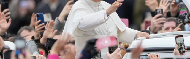 Papa podržao siromašne i kritikovao Trampa