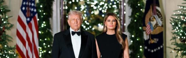 Donald i Melanija Tramp: ozbiljni, glamurozni i praznično chic za Božić 2025.