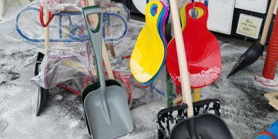 Зим­ски алат и сан­ке на „Бе­о­град­ском бу­вља­ку”