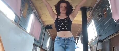 Raskinula s dečkom i prodala kuću, pa se preselila na staru barku: Renovirala je celu, sada ne plaća skupu kiriju, a evo koliko je sve koštalo