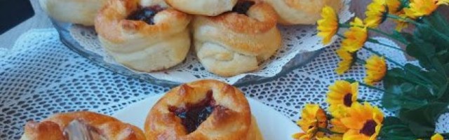 Iz BAKINE kuhinje: KROFNICE sa DŽEMOM ili kremom, neodoljivo odlične! /VIDEO/