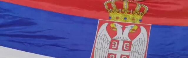 DEČICA SA KiM PESMOM POSLALA SNAŽNU PORUKU: Domovina se brani lepotom, i čašću, i znanjem... (VIDEO)