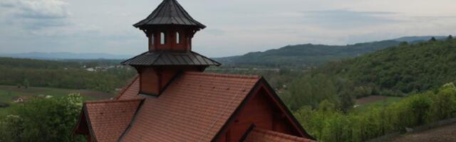 Osveštani krstovi i zvona na crkvi u Vidovi, izgradnja ove svetinje bila je poslednja želja patrijarha Irineja