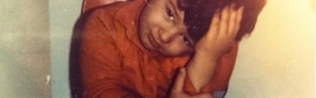 PRESLADAK, ČAK I NA WC ŠOLJI! Glumac sa fotke je danas MILJENIK ŽENA! Jarko ŽELI DA SE OŽENI, dugo je bio SINGL pa našao DEVOJKU!