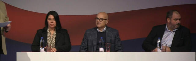 PREDSEDNIK SNS-A RAZGOVARA SA GRAĐANIMA Miloš Vučević na tribini u Sečnju