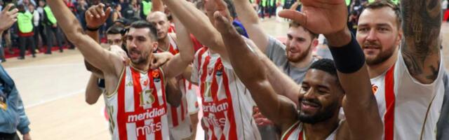 PRAVOSLAVNA BRAĆA: Zvezdini košarkaši oduševili navijače majicama uoči duela sa Olimpijakosom!