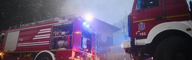 GORI FARMA KOD BEČEJA: Krov je potpuno izgoreo i urušio se, vatrogasci u borbi sa vatrom (FOTO)