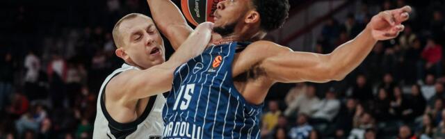 Igrači Virtusa nisu znali šta ih je snašlo, a tek neće znati kad Duško Ivanović primeni svoje metode: Efes pred Zvezdu slavio sa +31