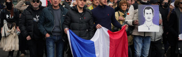 Неколико хиљада људи одало пошту убијеном десничарском активисти