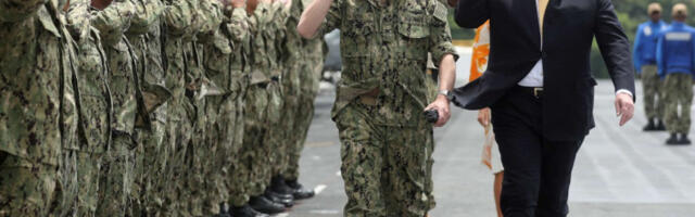 Бивши аналитичар ЦИА: Америчка војска да одбије послушност Трампу ако крене на Иран