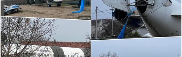 NEVEROVATAN PRIZOR U PODGORICI: Nasred LIVADE parkiran avion, kupio ga poznati biznismen, meštani otkrili i šta će uraditi s njim - Haos (FOTO)