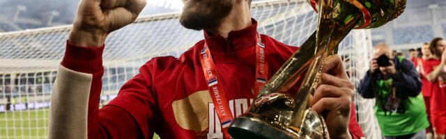 Mirko Ivanić postao najtrofejniji fudbaler u istoriji Crvene zvezde! (Foto)