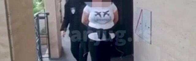 PARE ZA DECU STRPALA U DŽEP! Beograđanka osumnjičena za milionsku prevaru u Jagodini - pogledajte kako je uhapšena! (VIDEO)