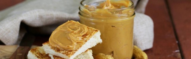 Domaći puter od kikirikija je gotov za svega nekoliko minuta a zdraviji je od kupovnog
