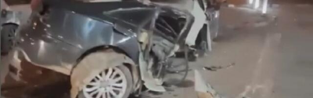 Teška nesreća u Zemunu, delovi auta svuda po putu