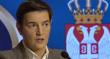UŽIVO ANA BRNABIĆ SE OBRAĆA JAVNOSTI: Nisu ni hteli da uđu u Skupštinu, pesnicom su udarili devojku i krenuli da ruše šatore u "Ćacilendu"