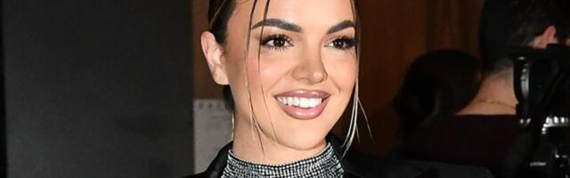 Au, ala ima cug! Ćerka Željka Šašića je snimljena kako nateže vino direktno iz flaše na koncertu!