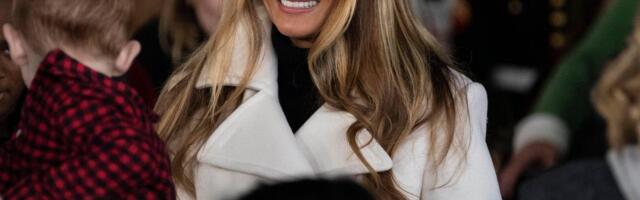 Melanija Tramp prevazišla samu sebe: Pojavila se u belom kaputu, žene širom sveta odlepile za krojem (FOTO)