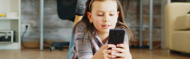 Француска се придружује забрани друштвених мрежа да децу