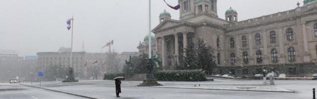 TRG NIKOLE PAŠIĆA OD 21 ČAS OTVOREN ZA SAOBRAĆAJ Uspostavljen novi kružni tok, izgrađene dodatne autobuske niše, a evo šta se dešava sa garažom "Pionirski park"