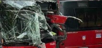 Karambol na Banjici: Sudarila se tri autobusa, nekoliko metara dalje dva automobila