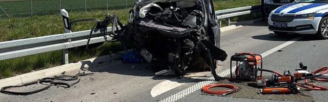 DISTURBING VIDEO FROM SCENE OF TERRIBLE ACCIDENT NEAR RUMA: This is what's left of the car of death