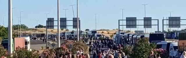 Vlada opšti haos! Automobili ne mrdaju satima