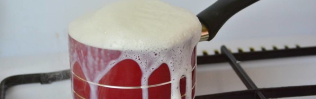 Tri super trika da vam mleko nikad ne iskipi tokom kuvanja